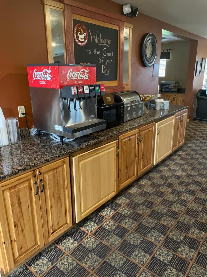 Americinn By Wyndham Fargo Medical Center Экстерьер фото